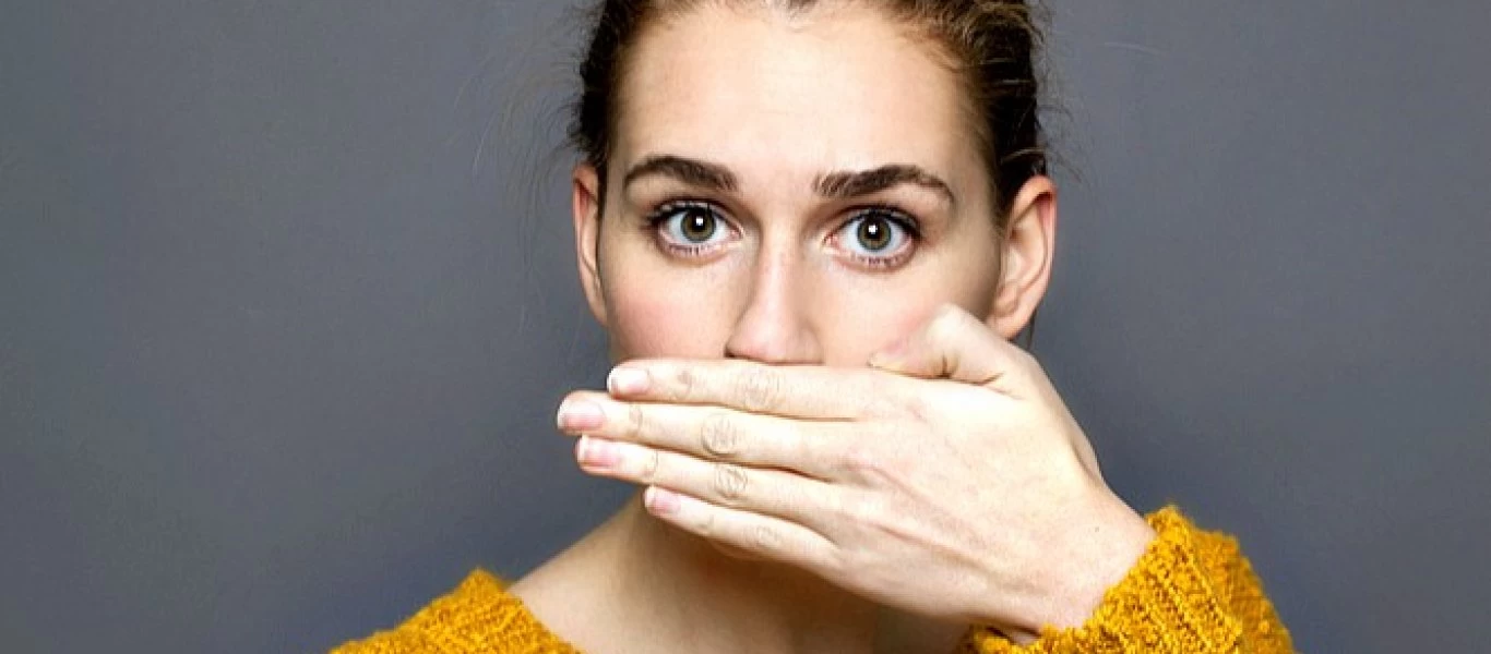 Έχετε αναρωτηθεί; - Γιατί μυρίζει το στόμα μας το πρωί όσο καλά και αν πλένουμε τα δόντια μας;